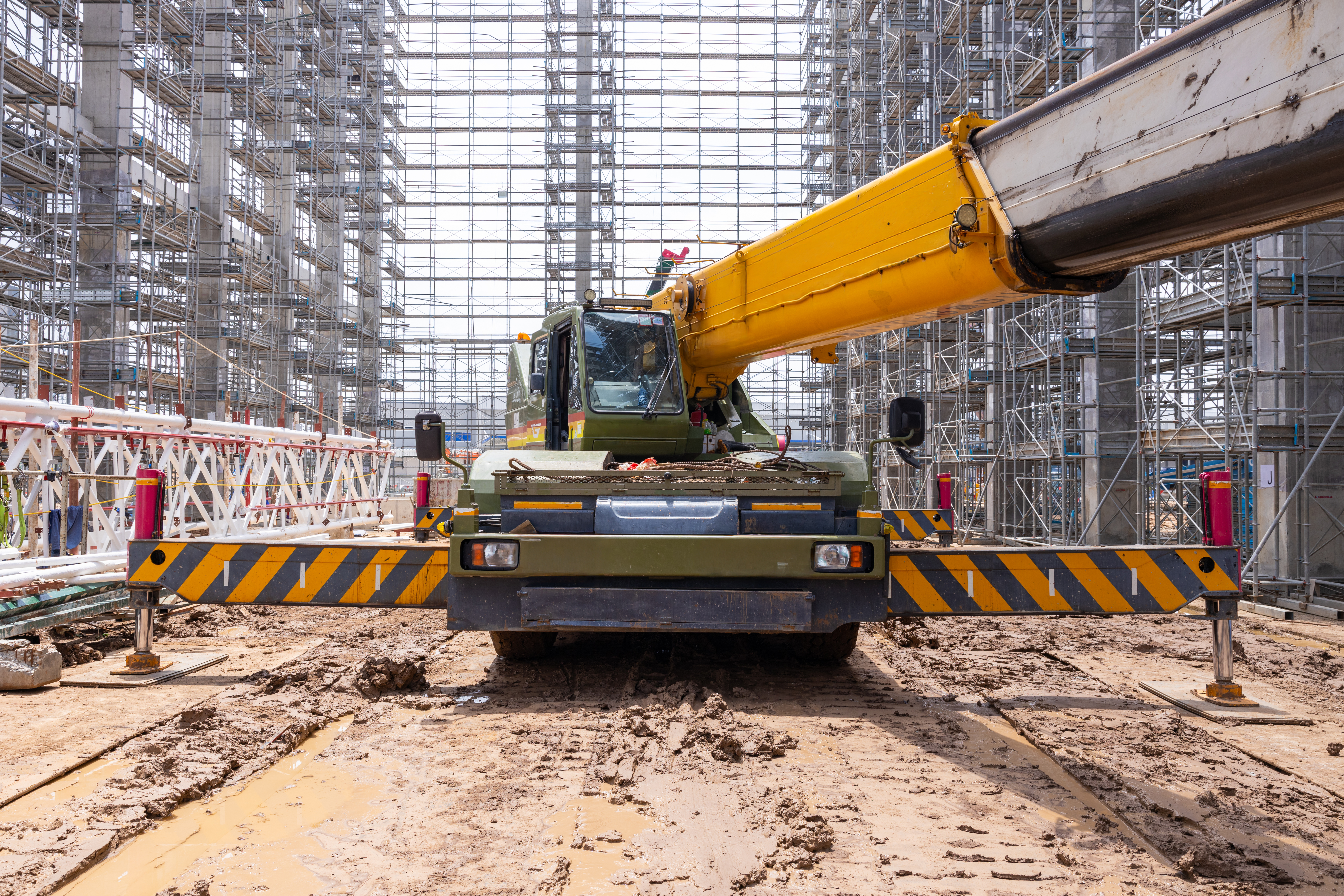 Grúa para montaje industrial izado e instalación de maquinaria y estructuras en Albacete